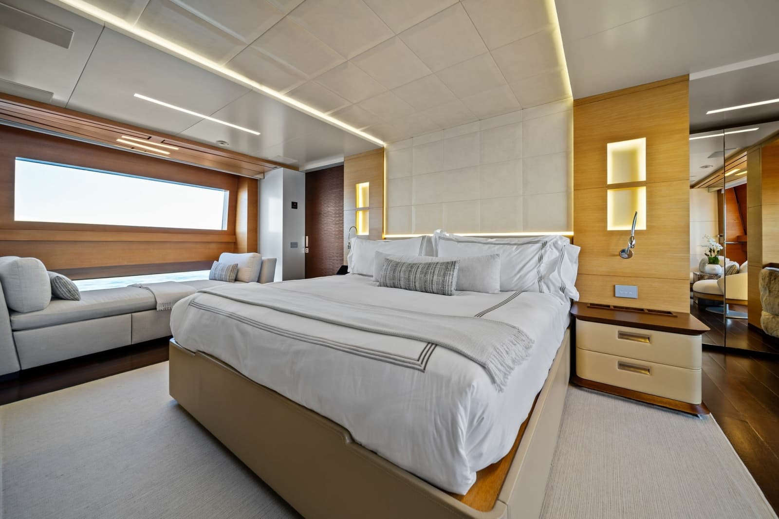 2012 Benetti Classic Supreme 132 - Photo 35