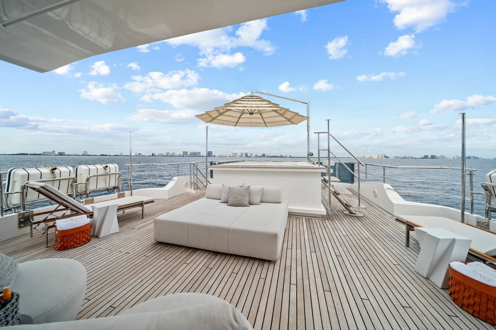 2012 Benetti Classic Supreme 132 - Photo 20