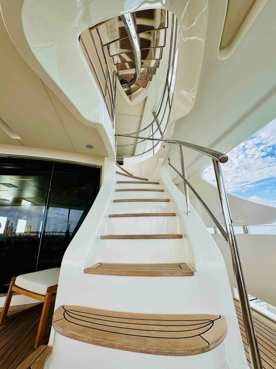 2012 Benetti Classic Supreme 132 - Photo 38