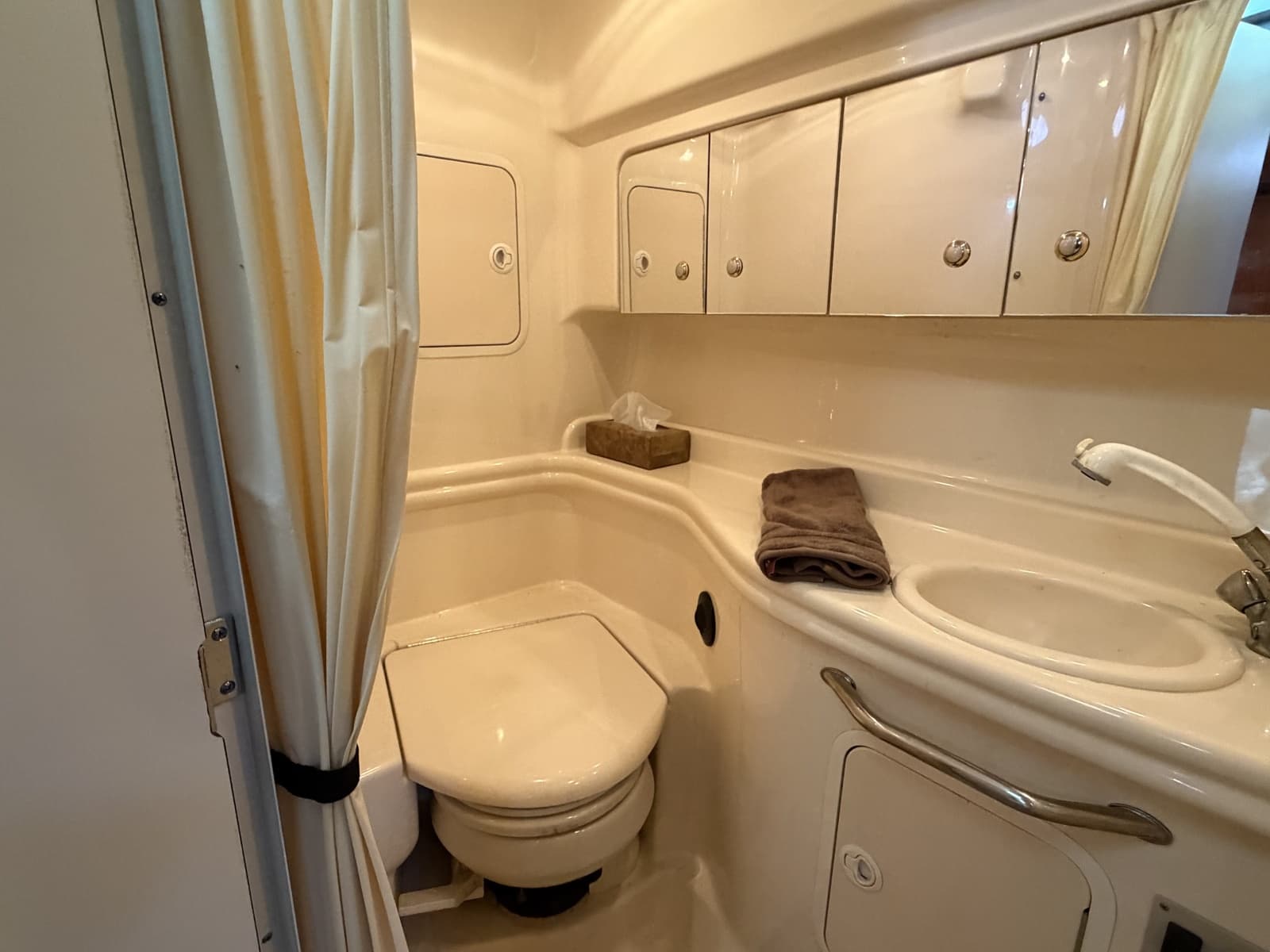 2003 Sea Ray 320 Sundancer - Photo 11