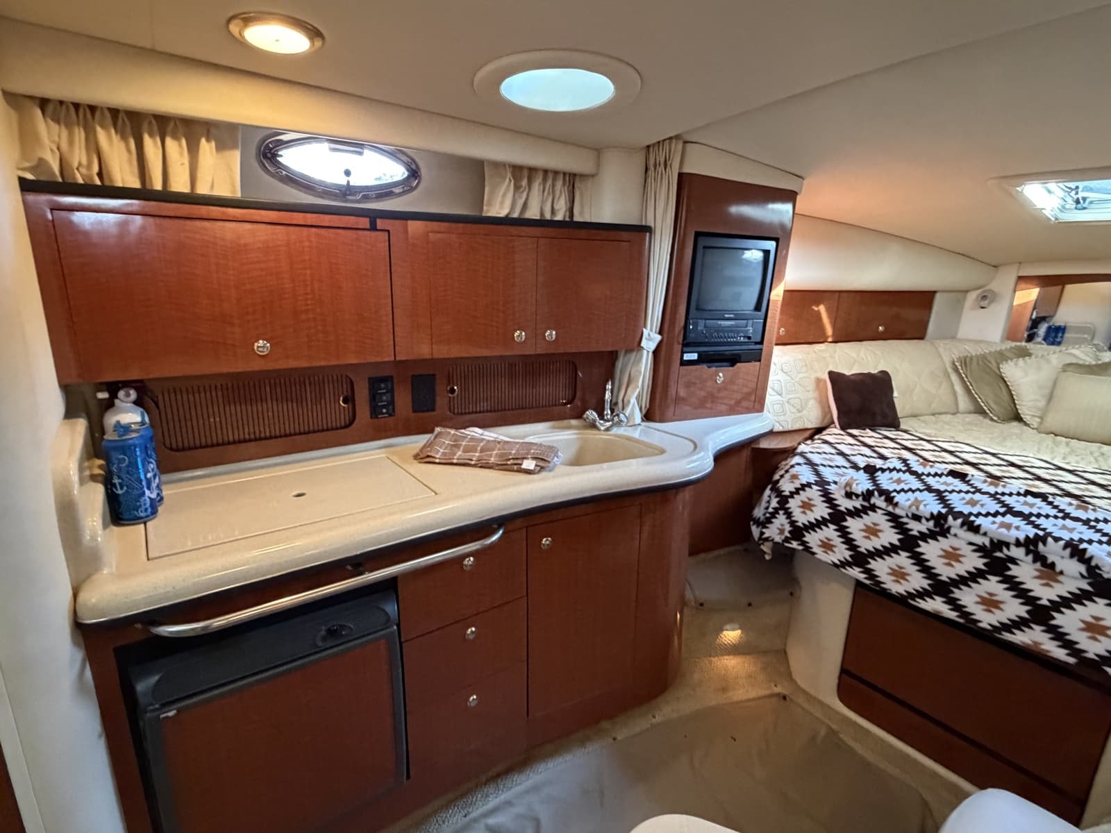 2003 Sea Ray 320 Sundancer - Photo 7