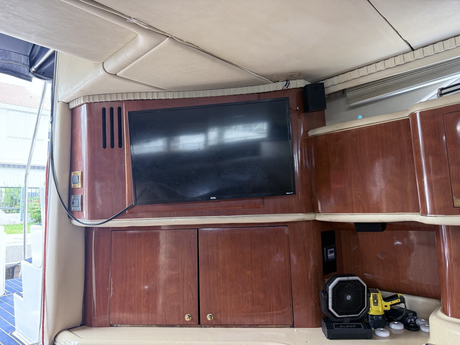 2001 Sea Ray 450 Express Bridge - Photo 15