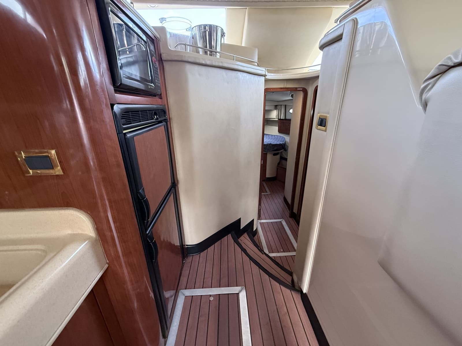 2001 Sea Ray 450 Express Bridge - Photo 23