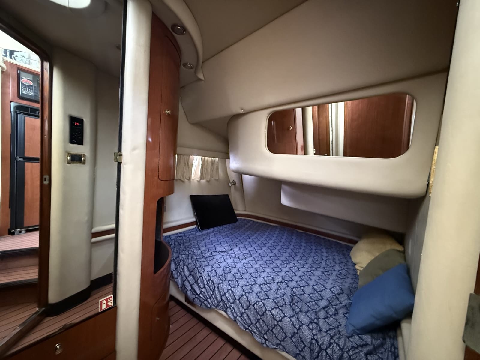 2001 Sea Ray 450 Express Bridge - Photo 18