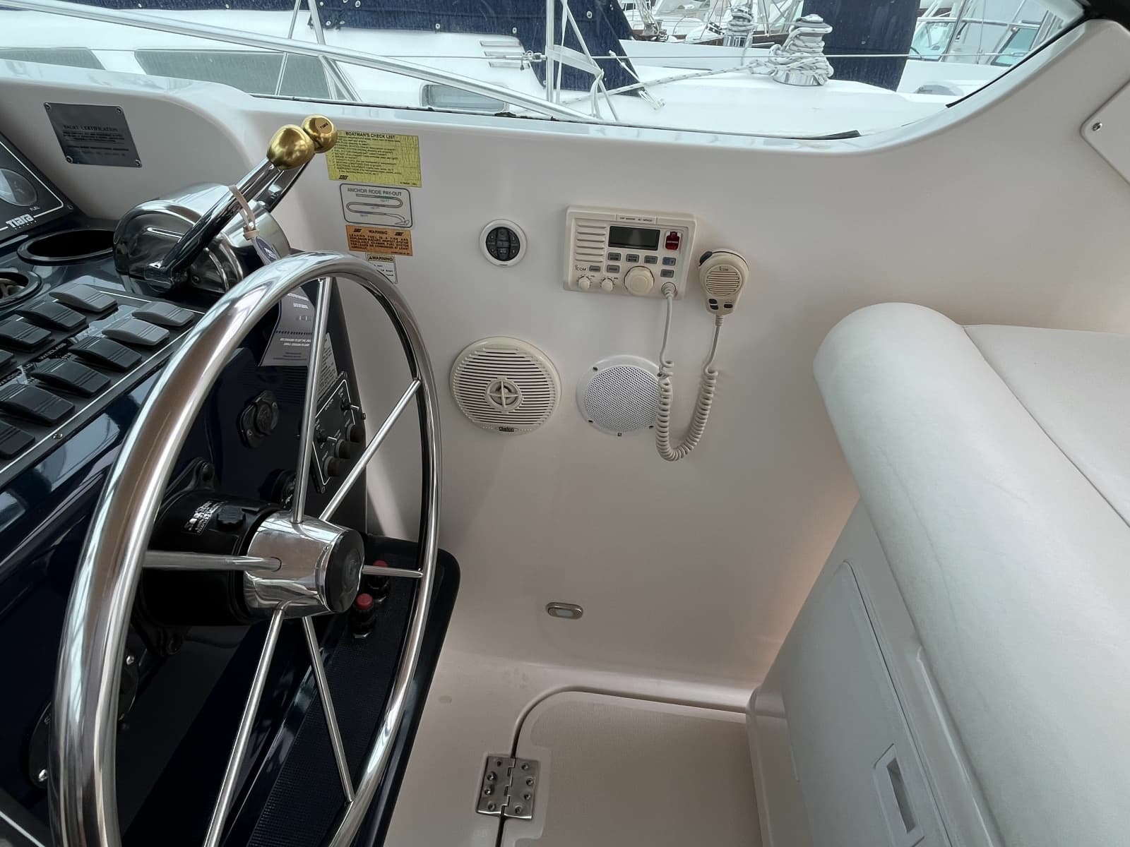 1999 Tiara Yachts 3500 Open - Photo 12