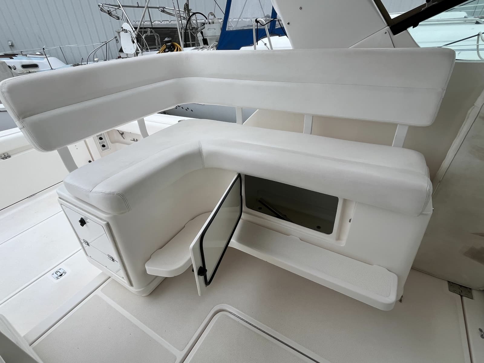 1999 Tiara Yachts 3500 Open - Photo 11