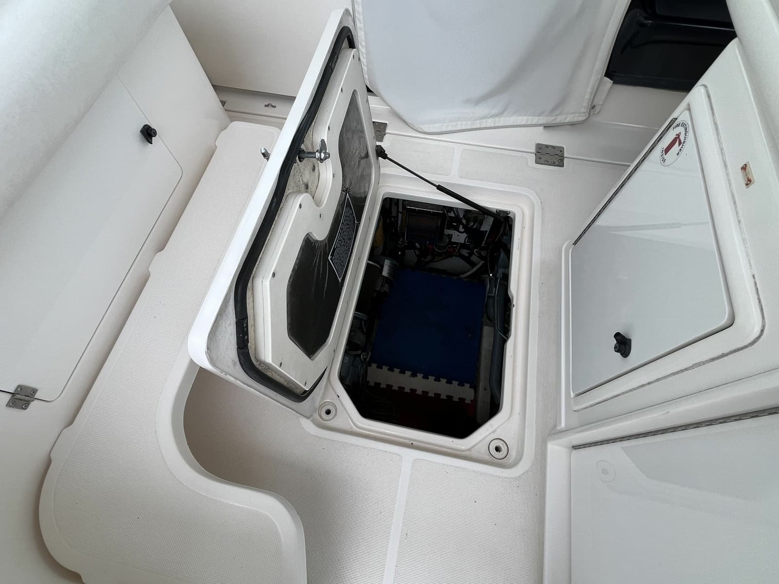 1999 Tiara Yachts 3500 Open - Photo 9