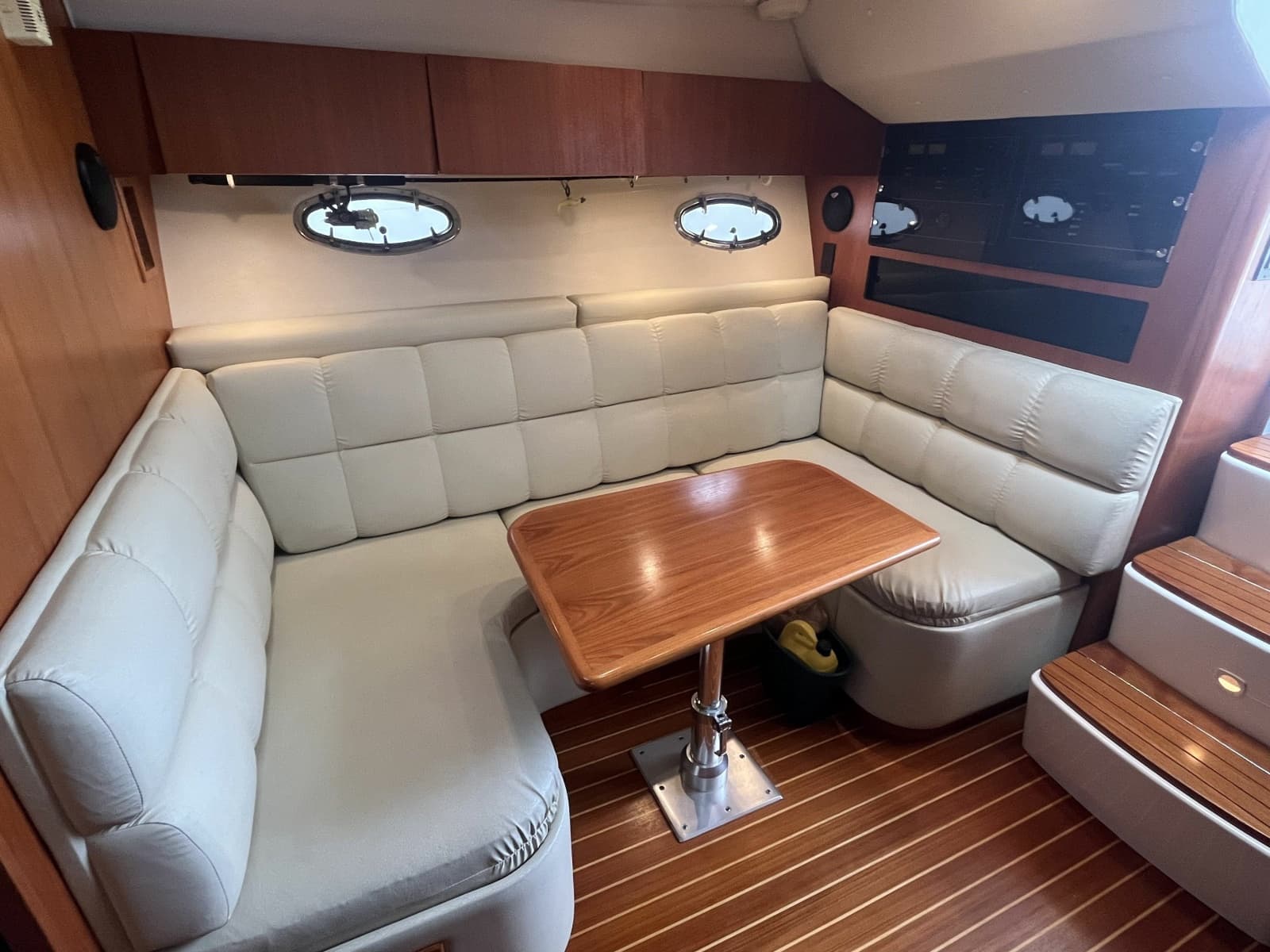 1999 Tiara Yachts 3500 Open - Photo 21