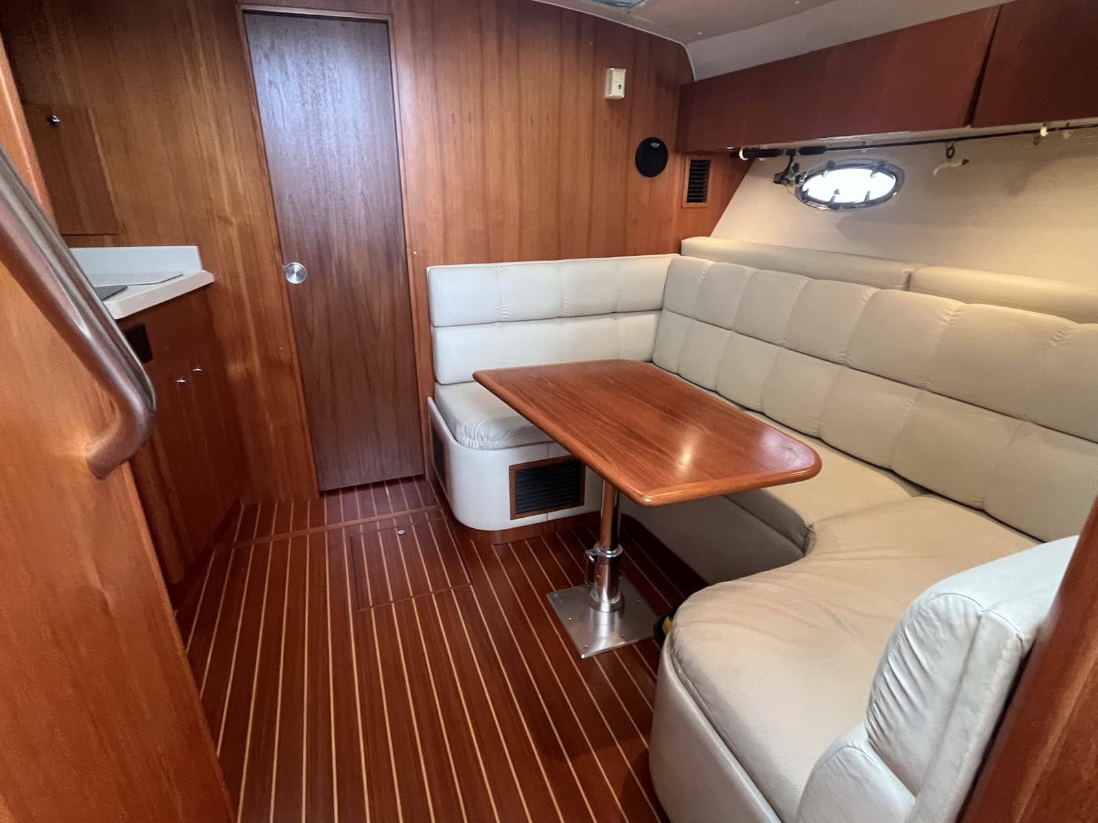 1999 Tiara Yachts 3500 Open - Photo 20