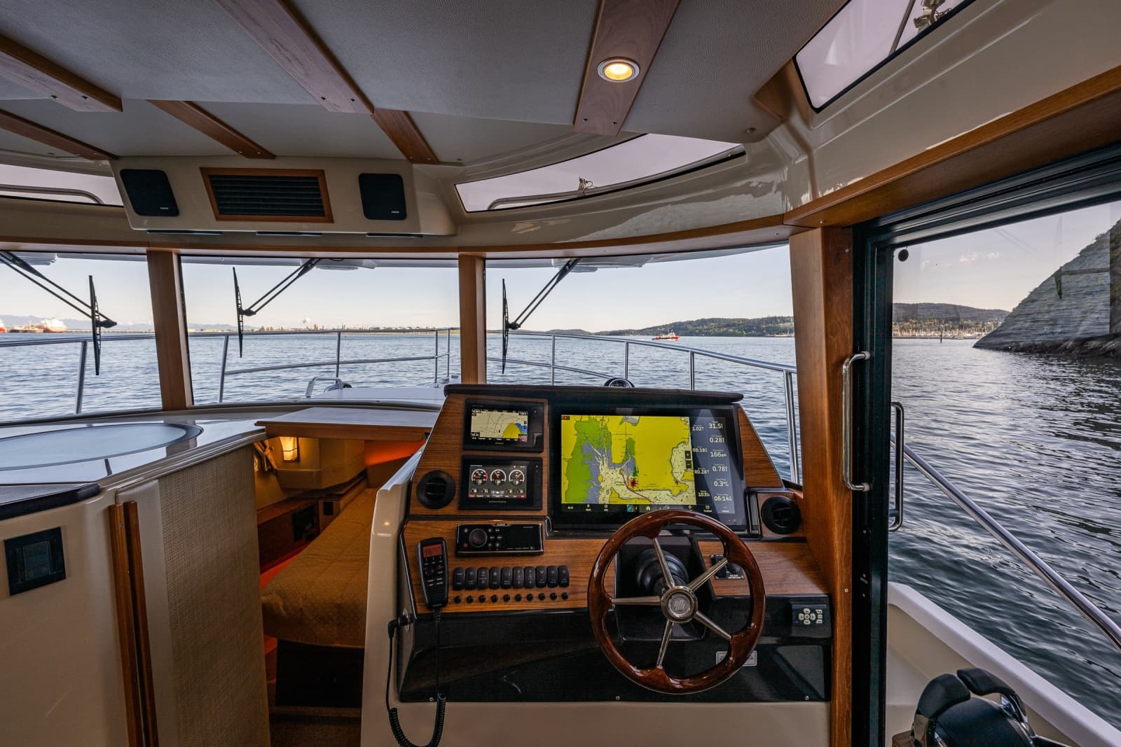 2020 Ranger Tugs R-41 CB - Photo 12