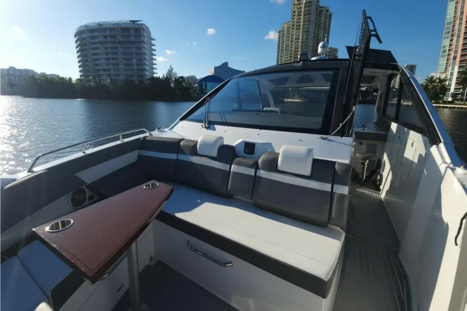 2021 Cruisers Yachts 42 GLS OB - Photo 24
