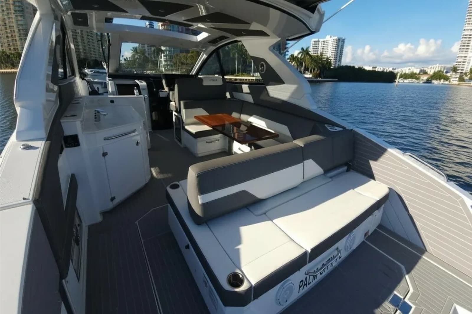 2021 Cruisers Yachts 42 GLS OB - Photo 12