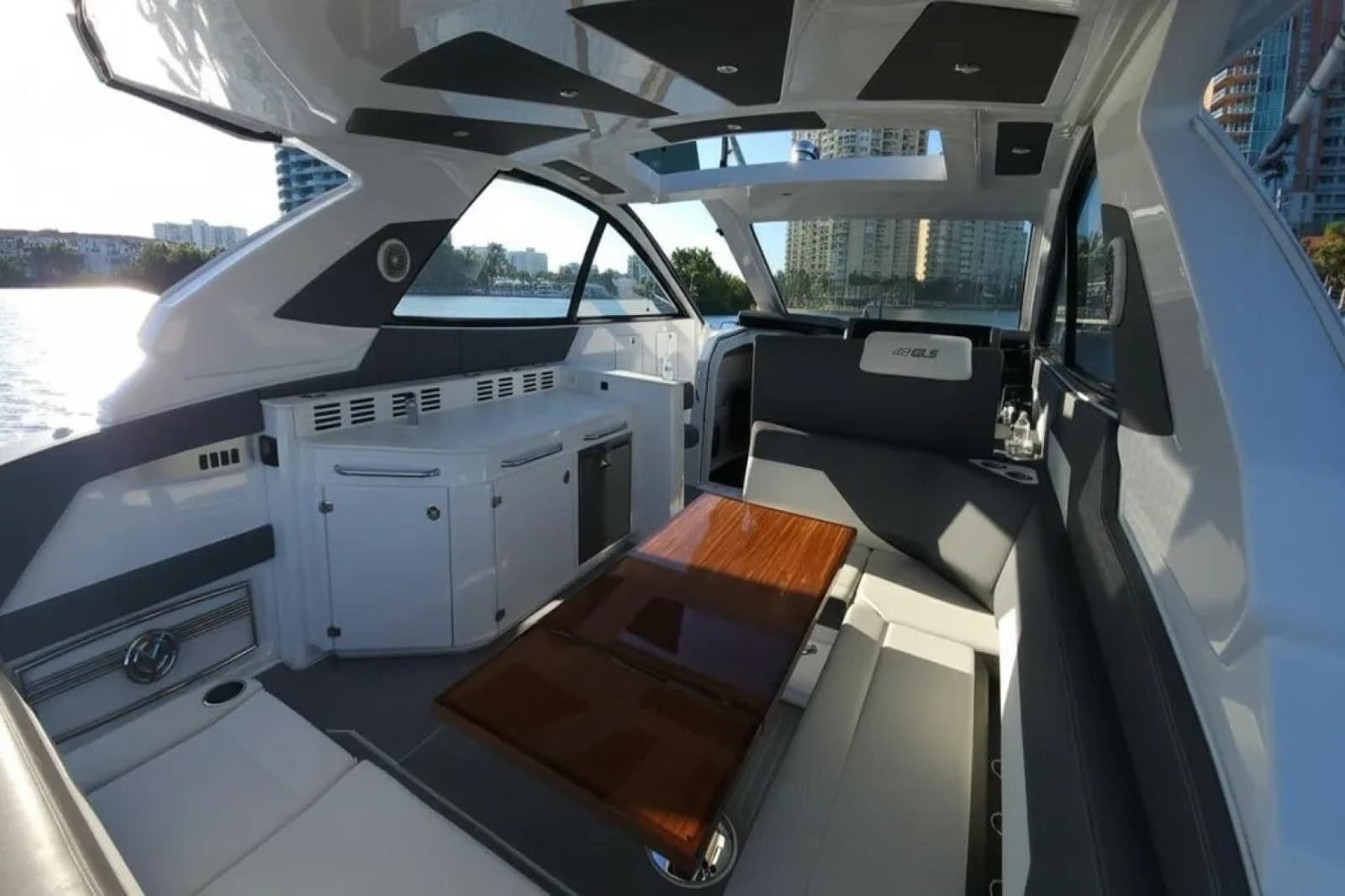 2021 Cruisers Yachts 42 GLS OB - Photo 13