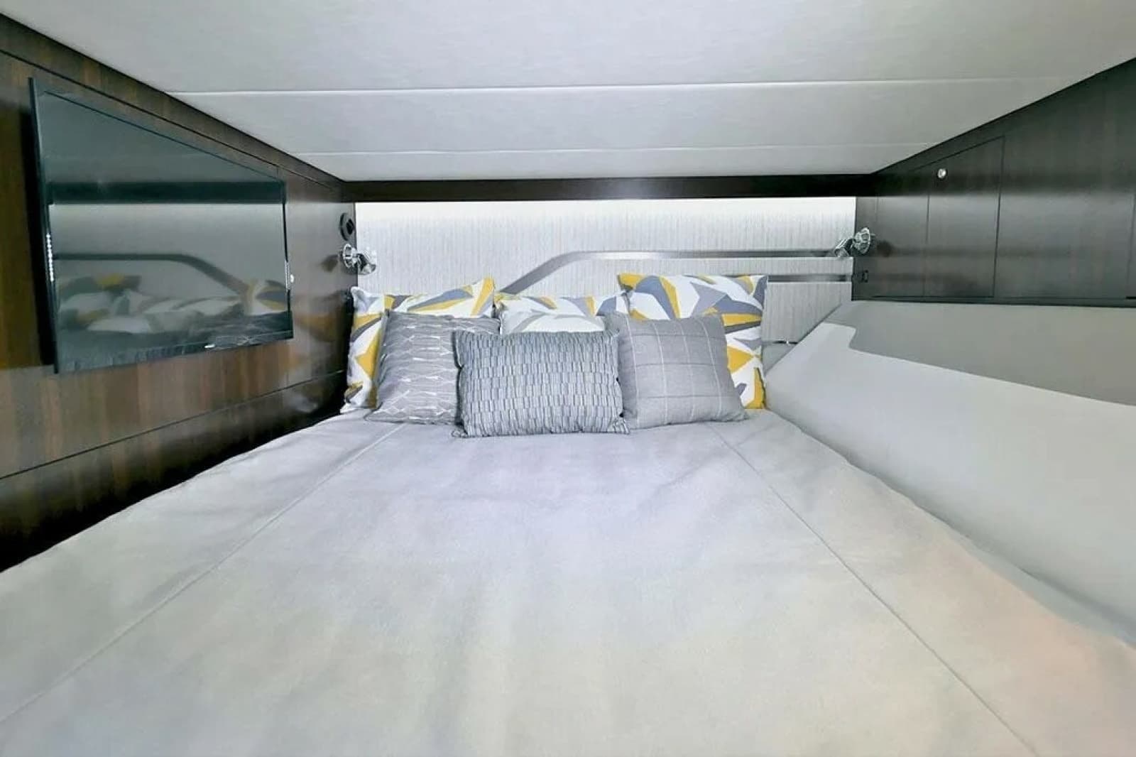 2021 Cruisers Yachts 42 GLS OB - Photo 31