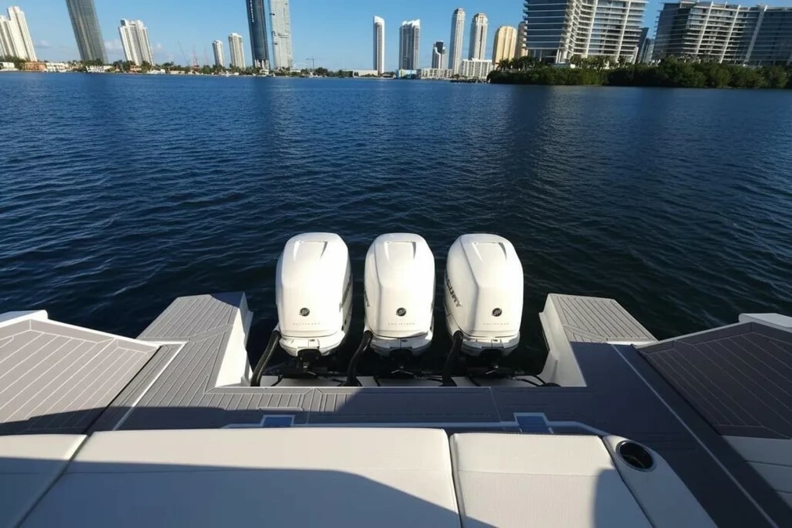 2021 Cruisers Yachts 42 GLS OB - Photo 11