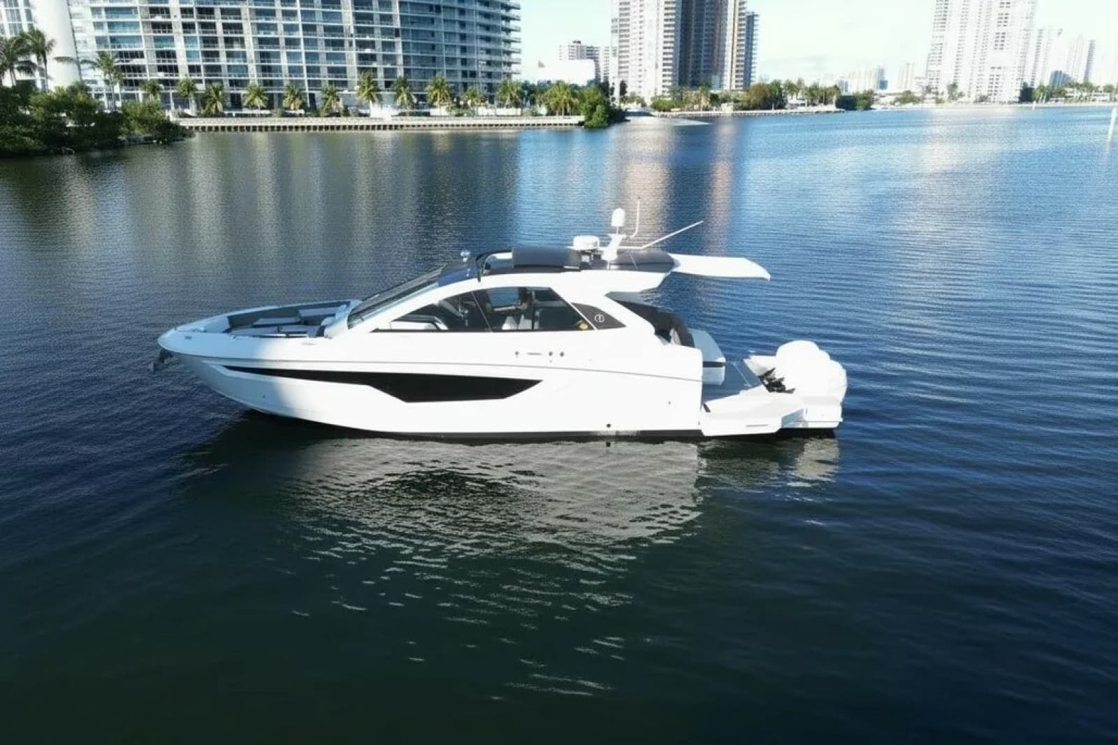 2021 Cruisers Yachts 42 GLS OB - Photo 6