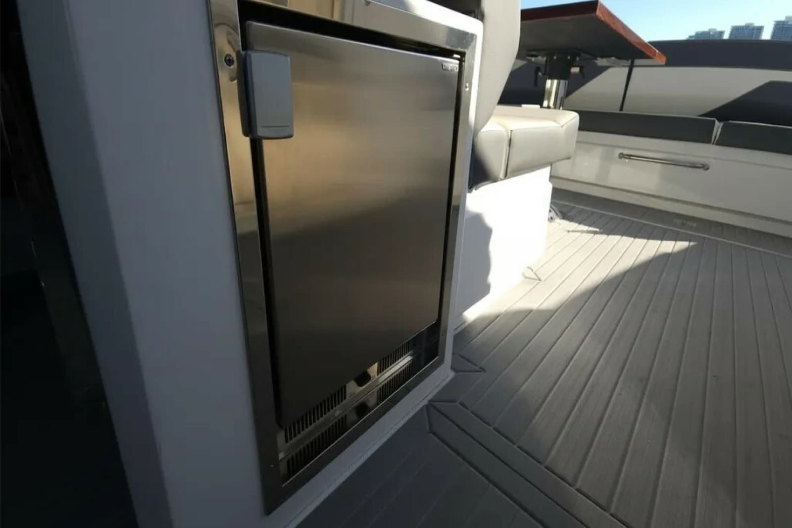 2021 Cruisers Yachts 42 GLS OB - Photo 17