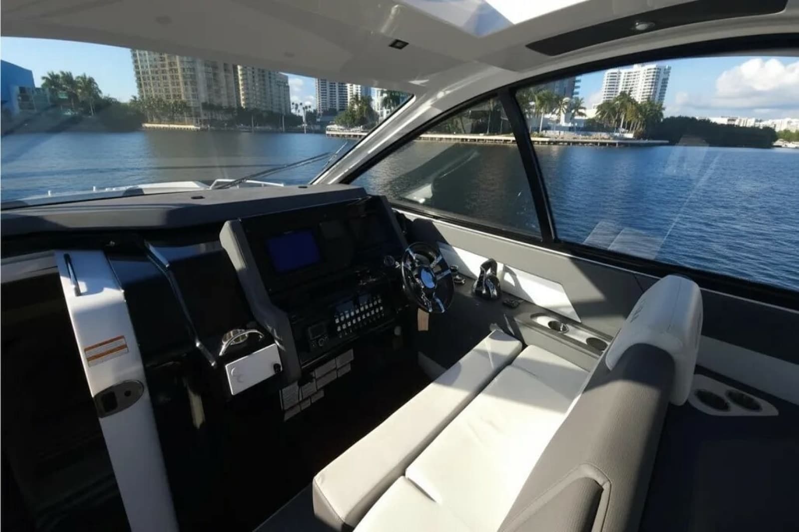 2021 Cruisers Yachts 42 GLS OB - Photo 19