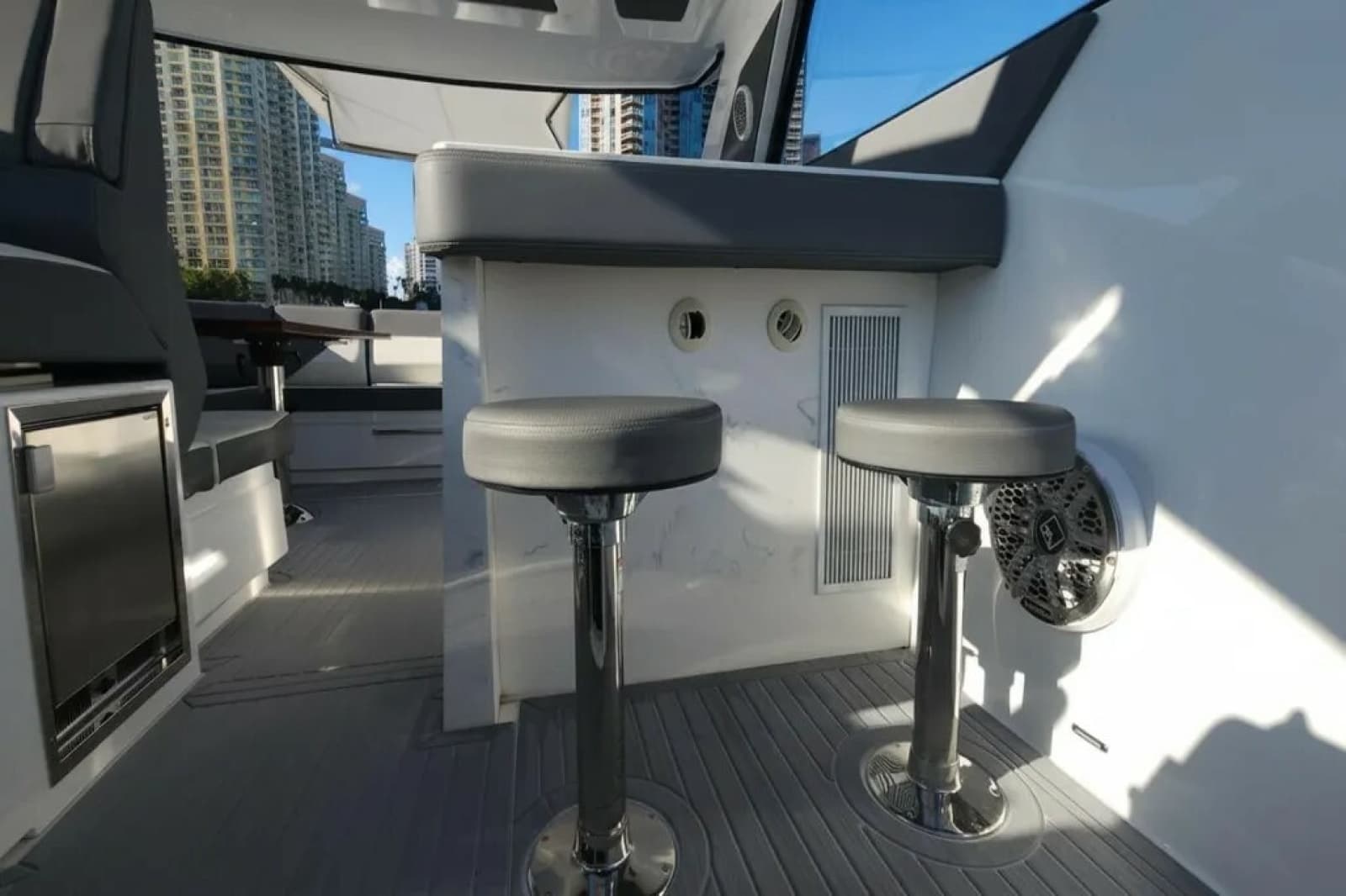2021 Cruisers Yachts 42 GLS OB - Photo 16