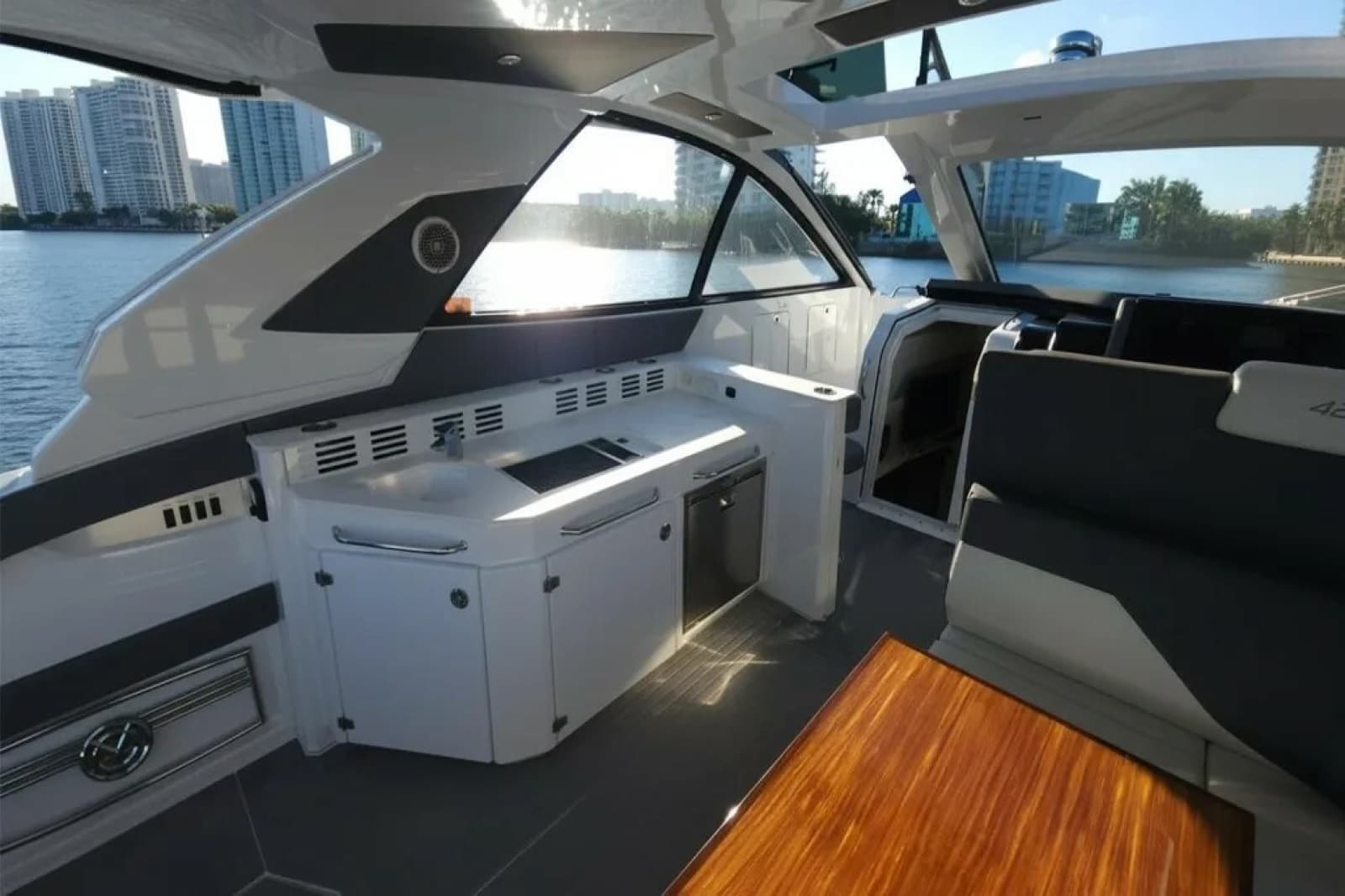 2021 Cruisers Yachts 42 GLS OB - Photo 15