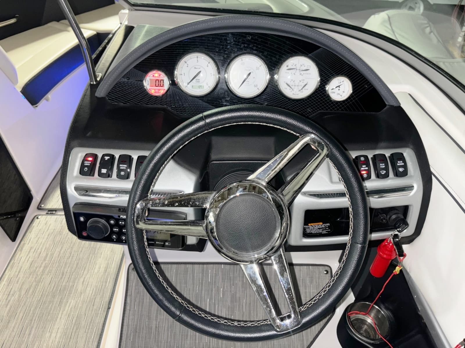 2019 Regal 2100 Bowrider - Photo 17