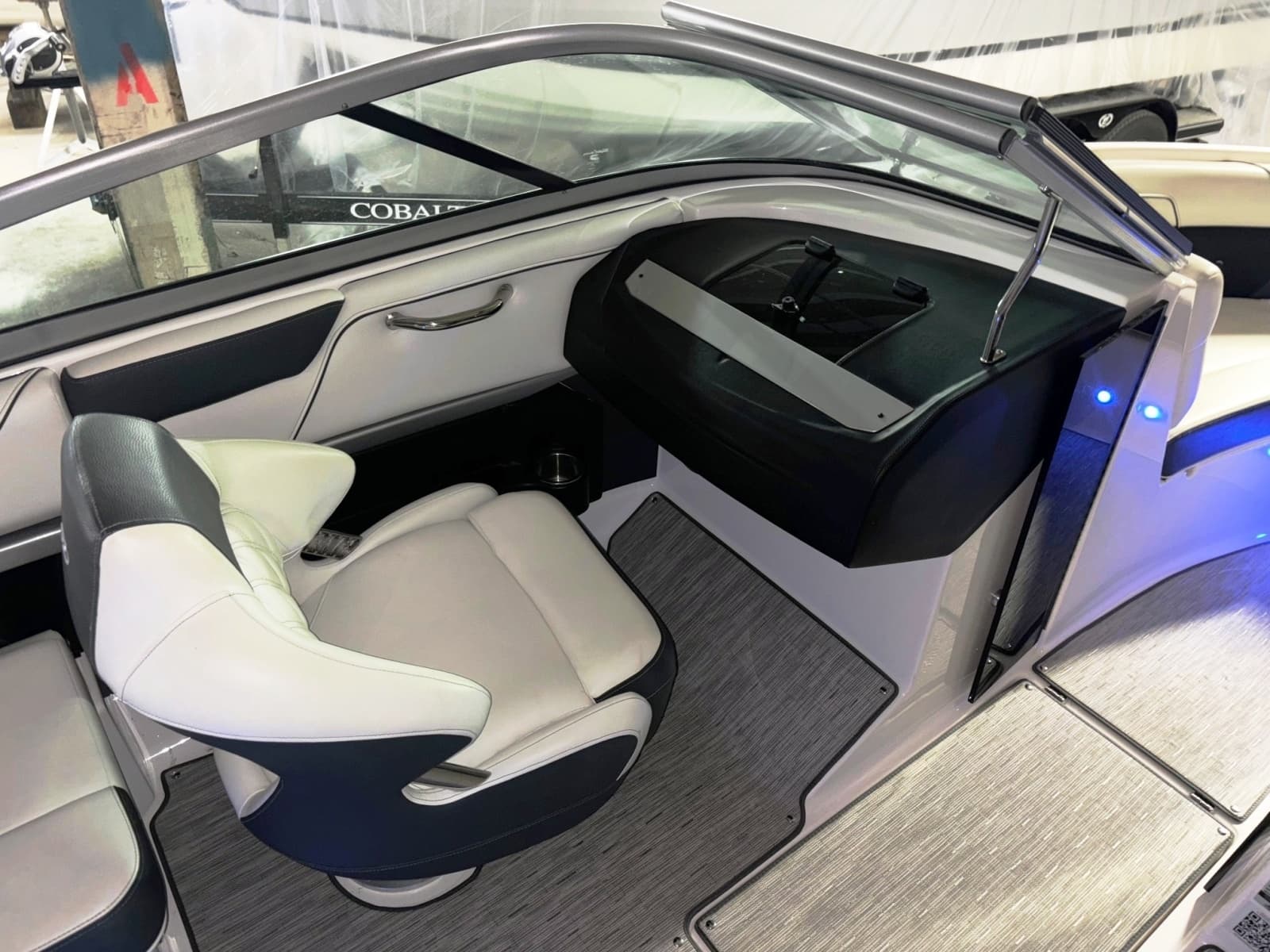 2019 Regal 2100 Bowrider - Photo 18