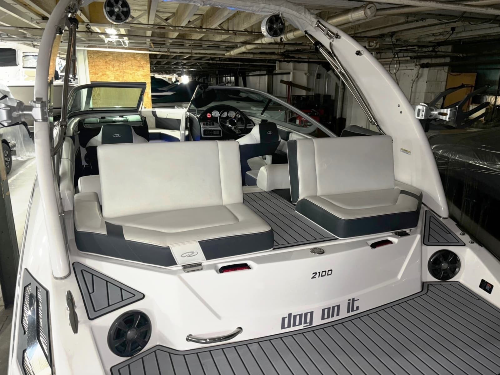 2019 Regal 2100 Bowrider - Photo 10