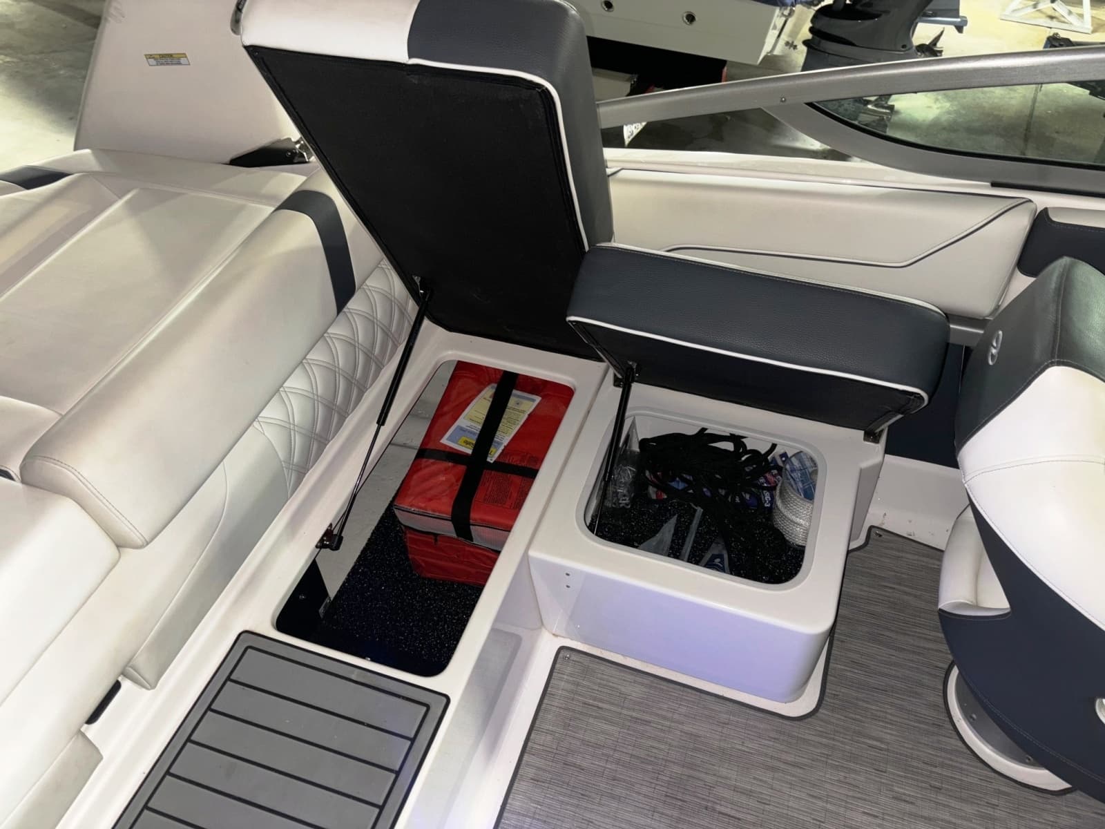 2019 Regal 2100 Bowrider - Photo 13