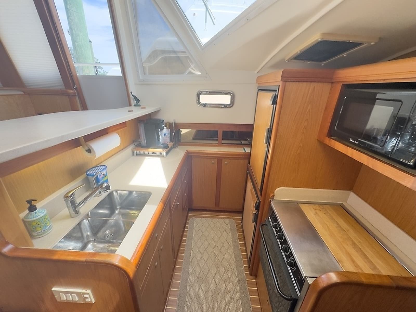 2006 Mainship 43 Trawler - Photo 10