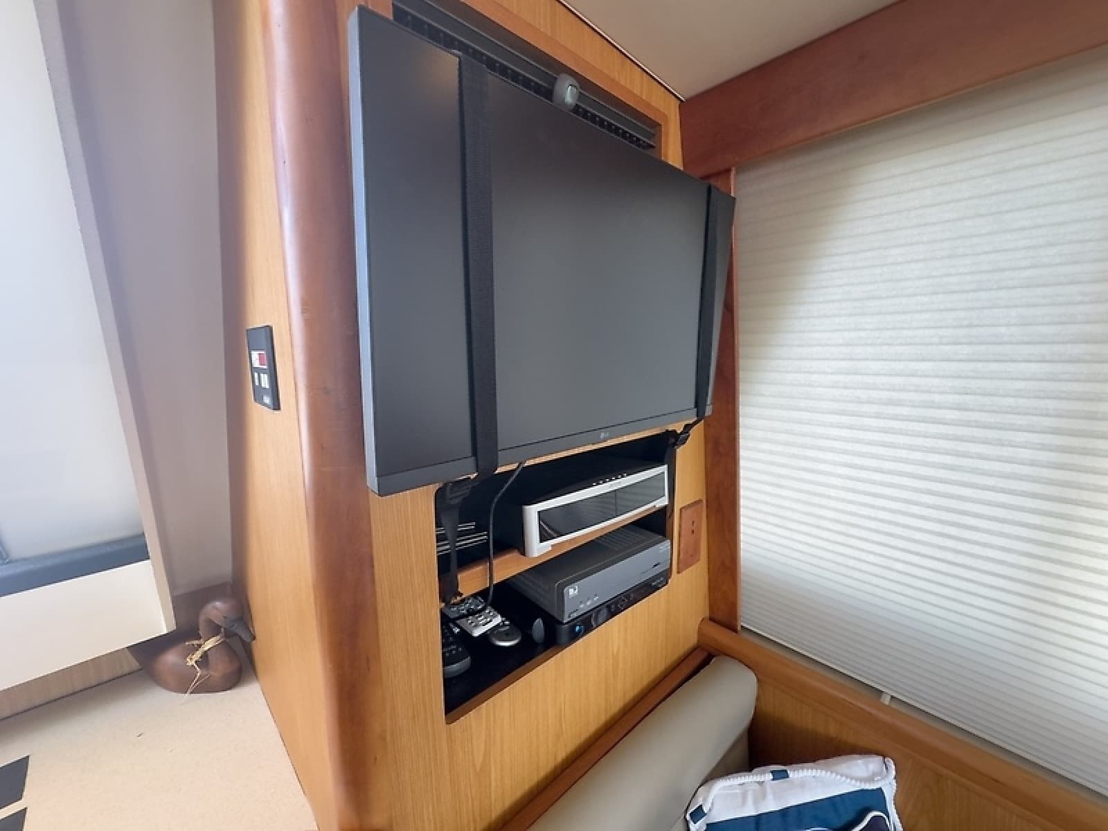 2006 Mainship 43 Trawler - Photo 33