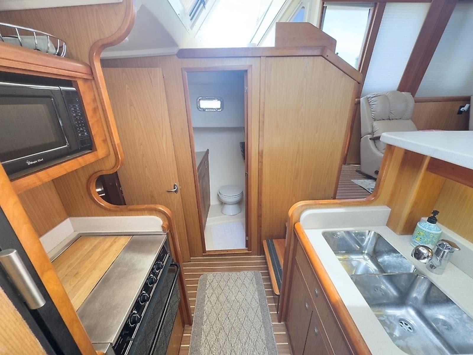 2006 Mainship 43 Trawler - Photo 9