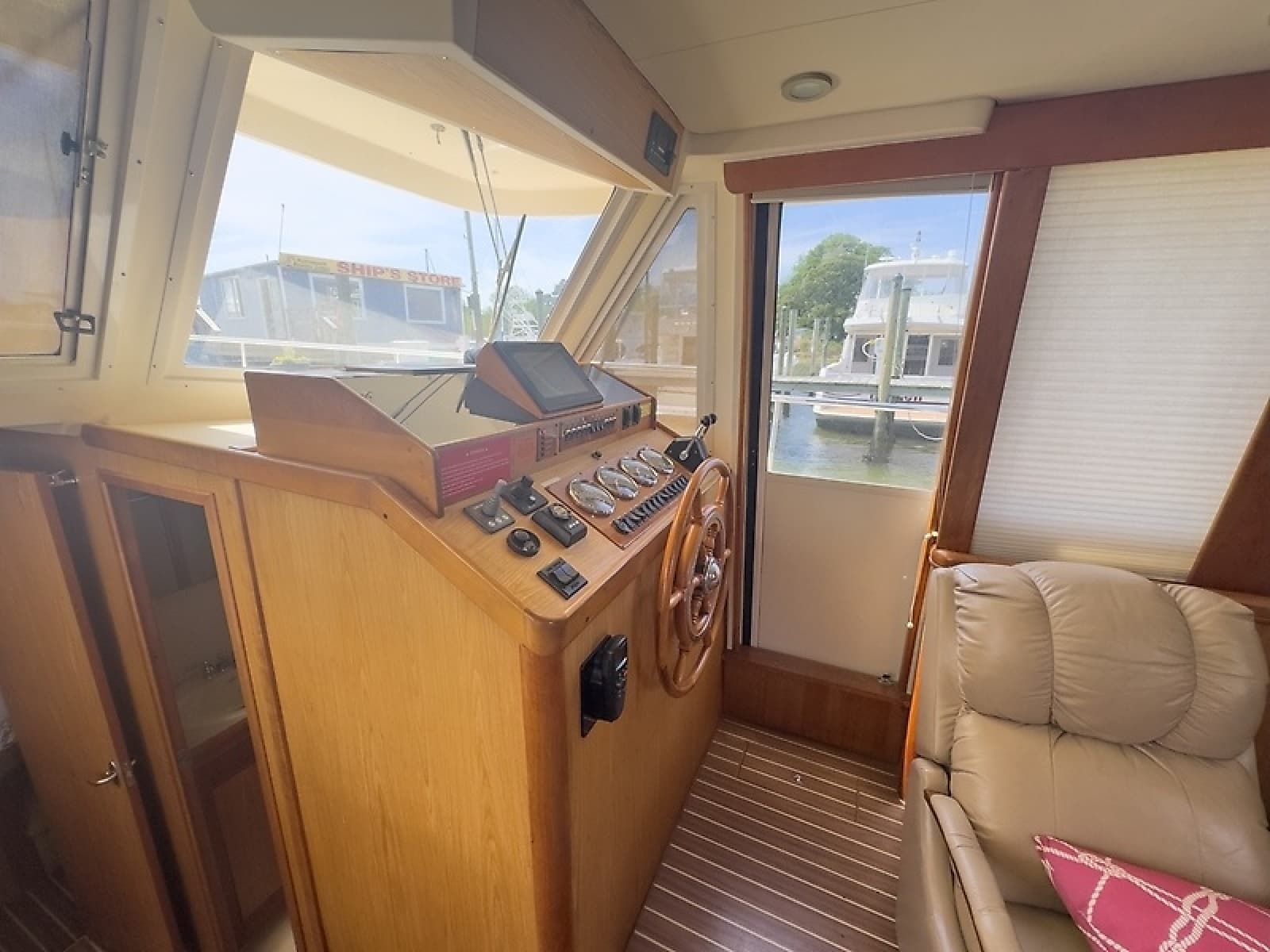 2006 Mainship 43 Trawler - Photo 22