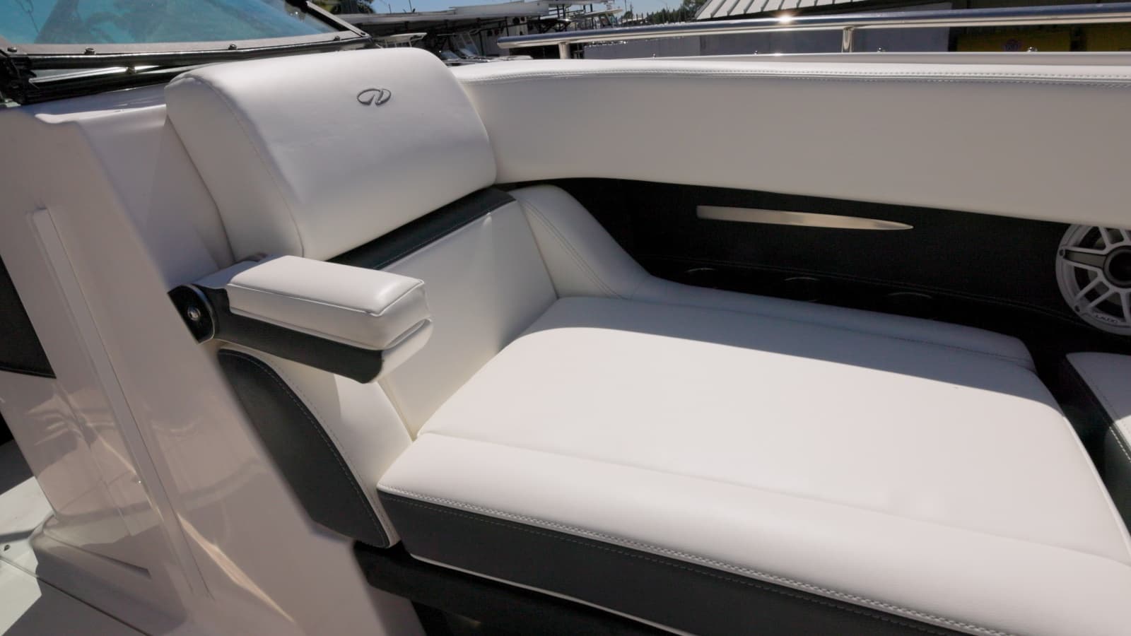 2017 Regal 29 OBX - Photo 16