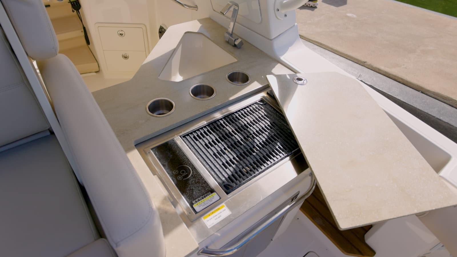 2018 Boston Whaler Outrage - Photo 11
