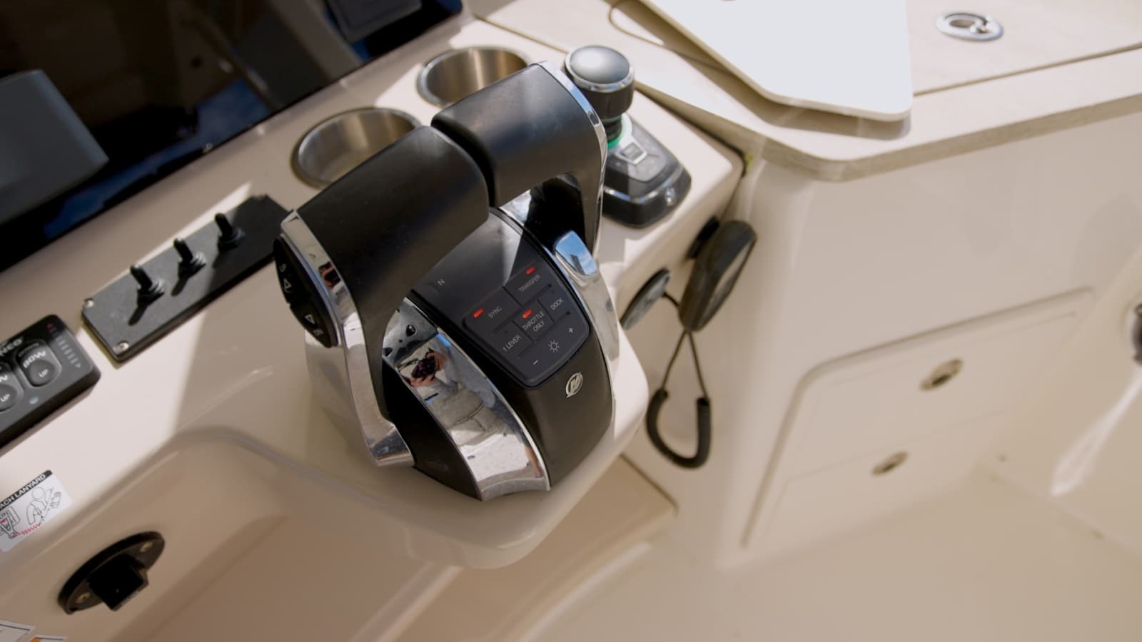 2018 Boston Whaler Outrage - Photo 7
