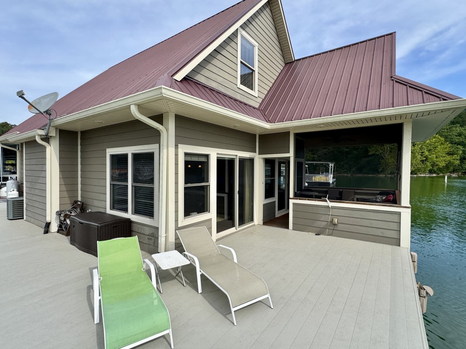 2010 Custom Floating Cabin - Approx 1340sqft - Photo 90