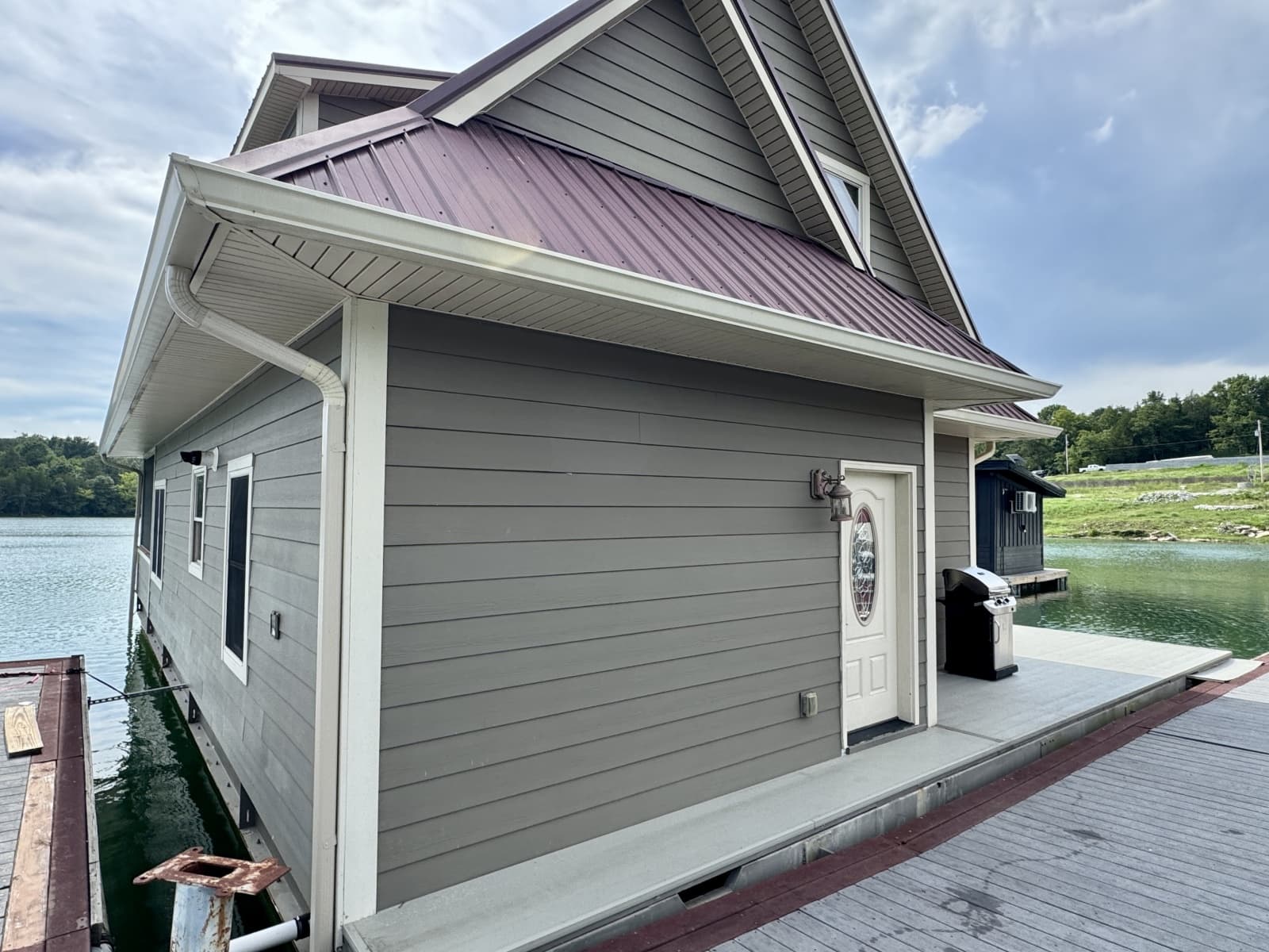 2010 Custom Floating Cabin - Approx 1340sqft - Photo 97