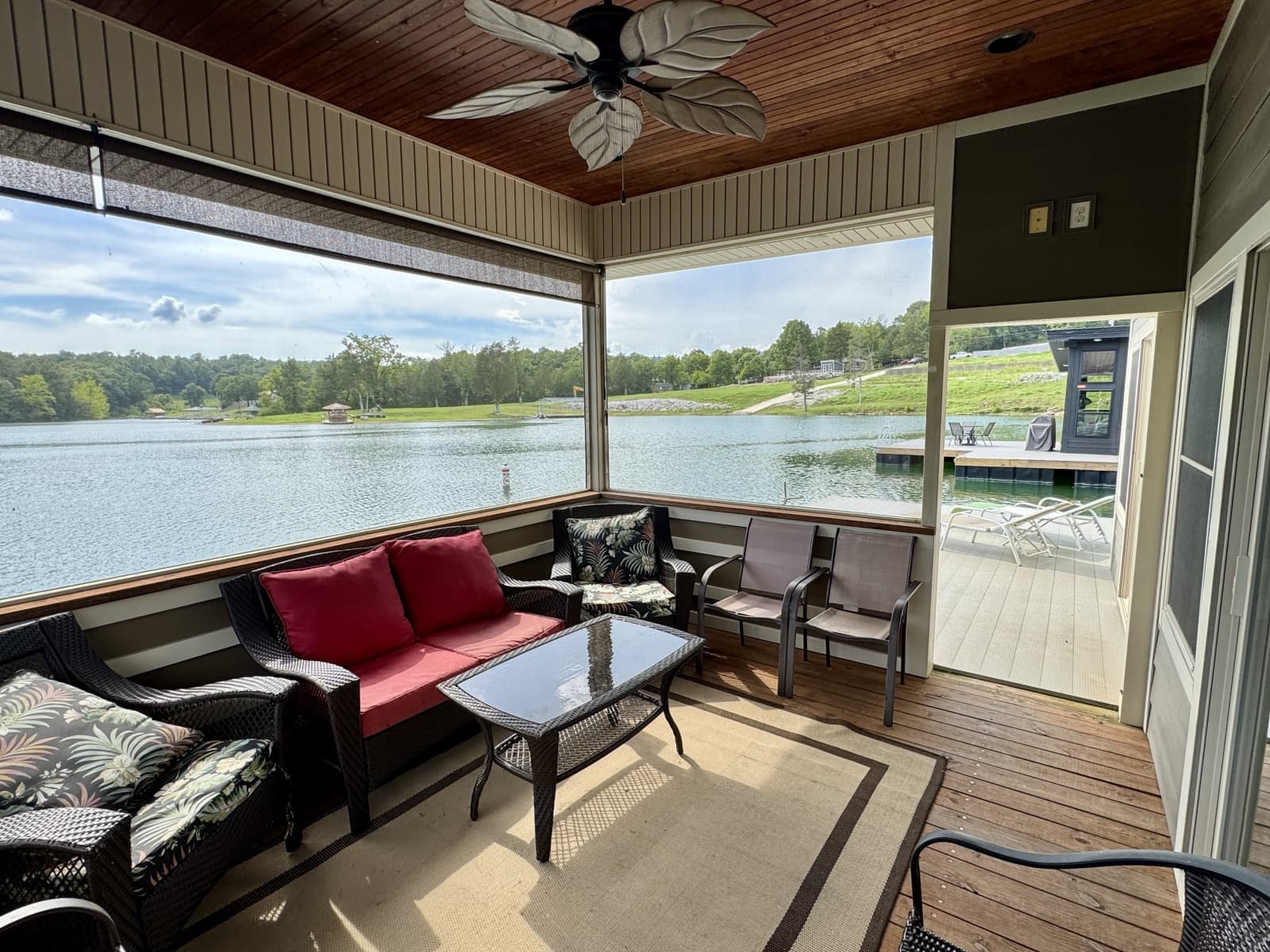 2010 Custom Floating Cabin - Approx 1340sqft - Photo 53