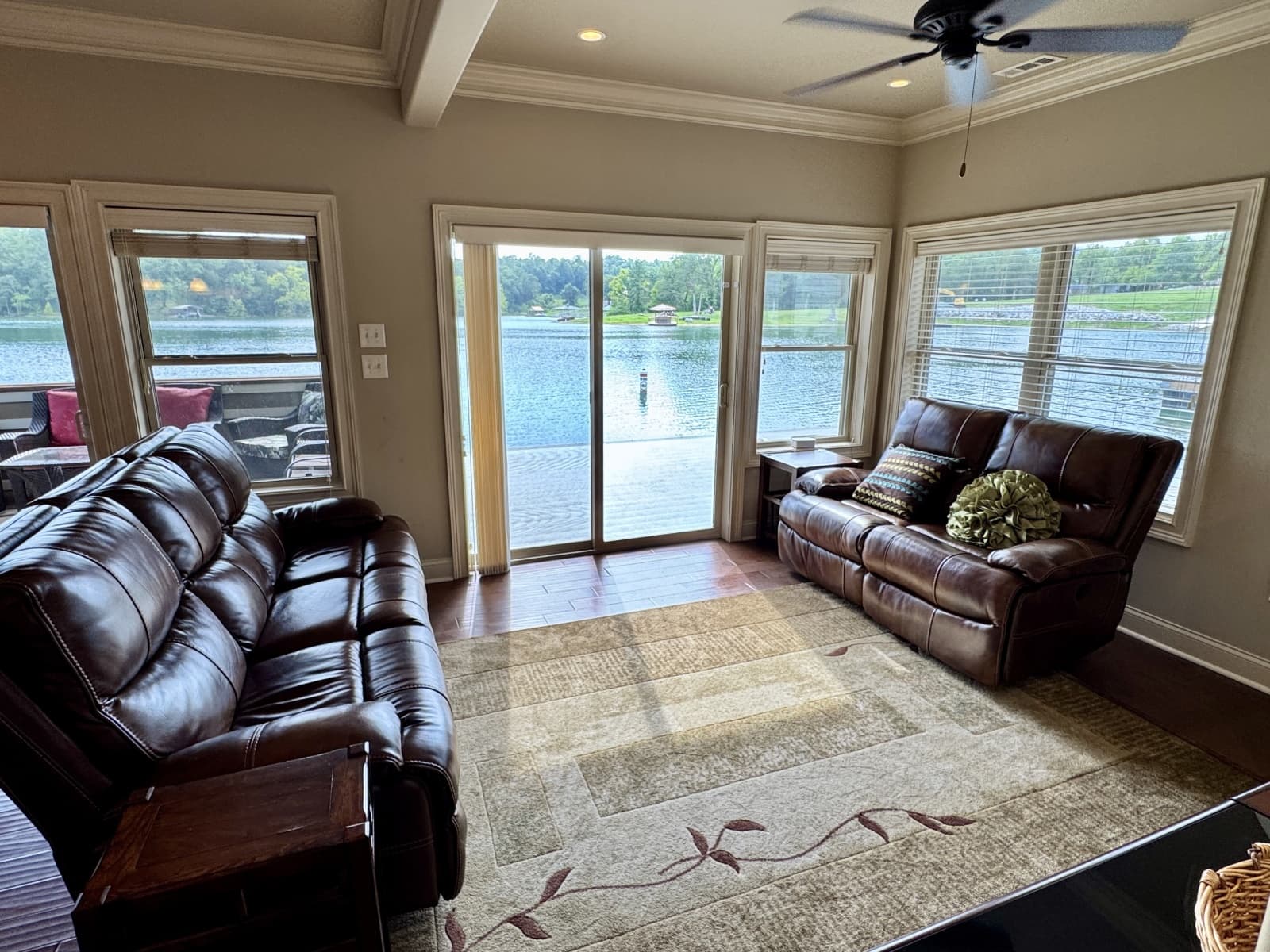 2010 Custom Floating Cabin - Approx 1340sqft - Photo 60