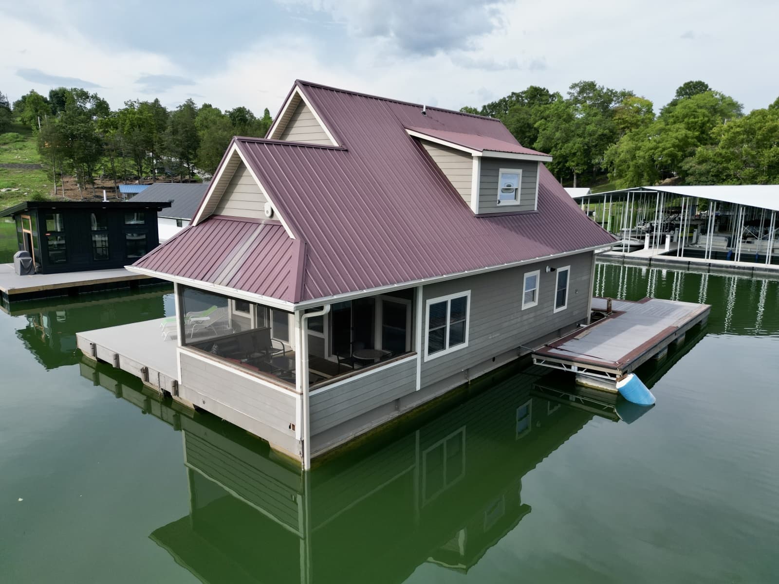 2010 Custom Floating Cabin - Approx 1340sqft - Photo 8
