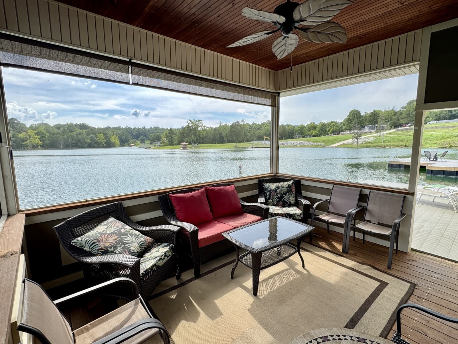 2010 Custom Floating Cabin - Approx 1340sqft - Photo 52