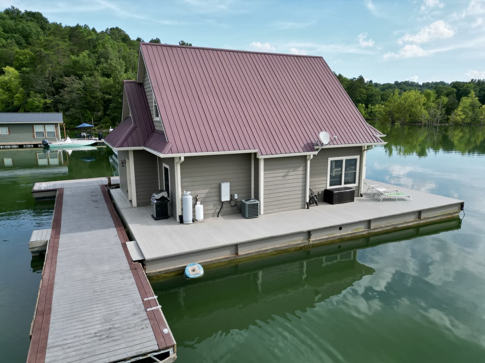 2010 Custom Floating Cabin - Approx 1340sqft - Photo 3