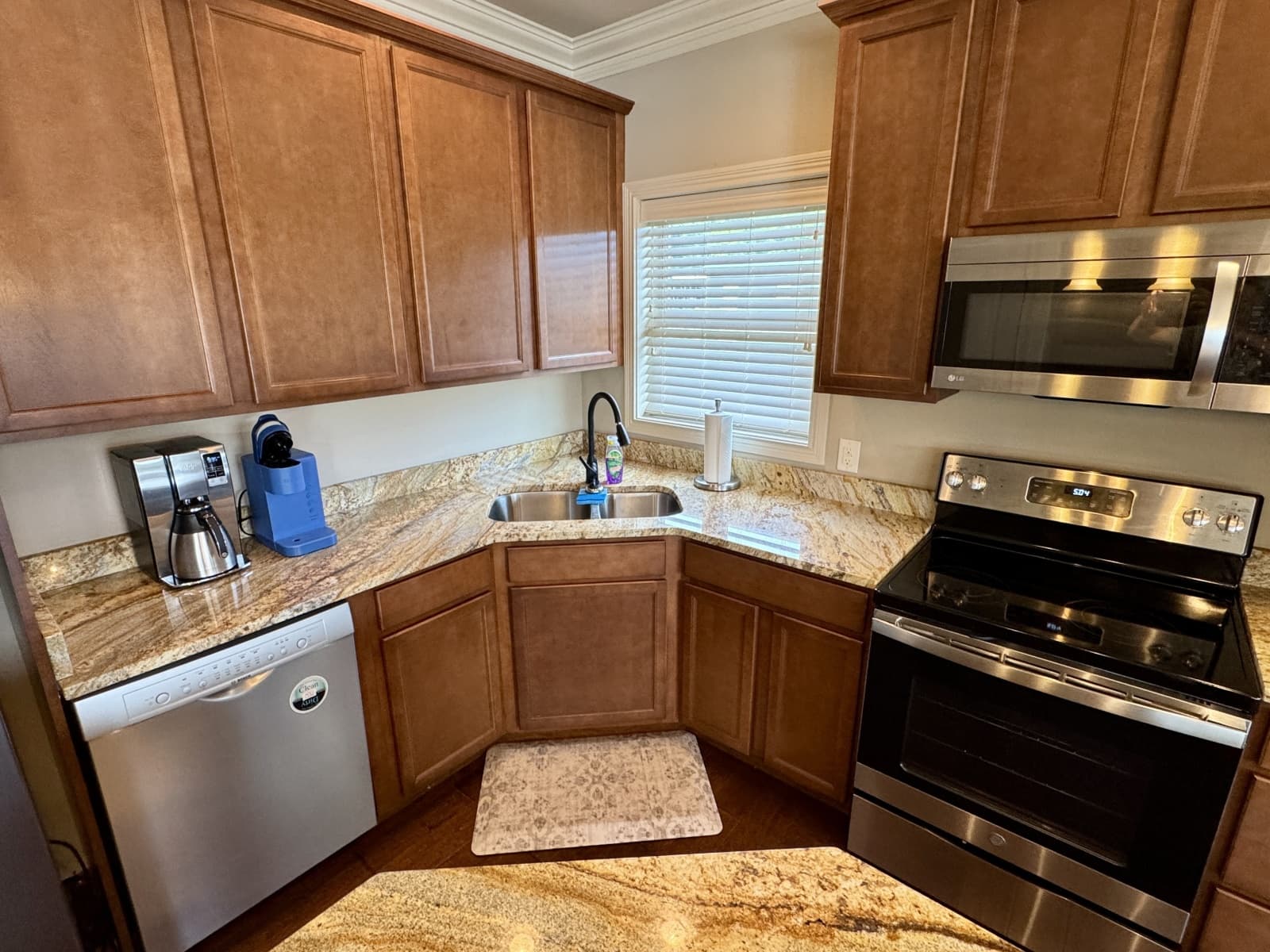 2010 Custom Floating Cabin - Approx 1340sqft - Photo 41