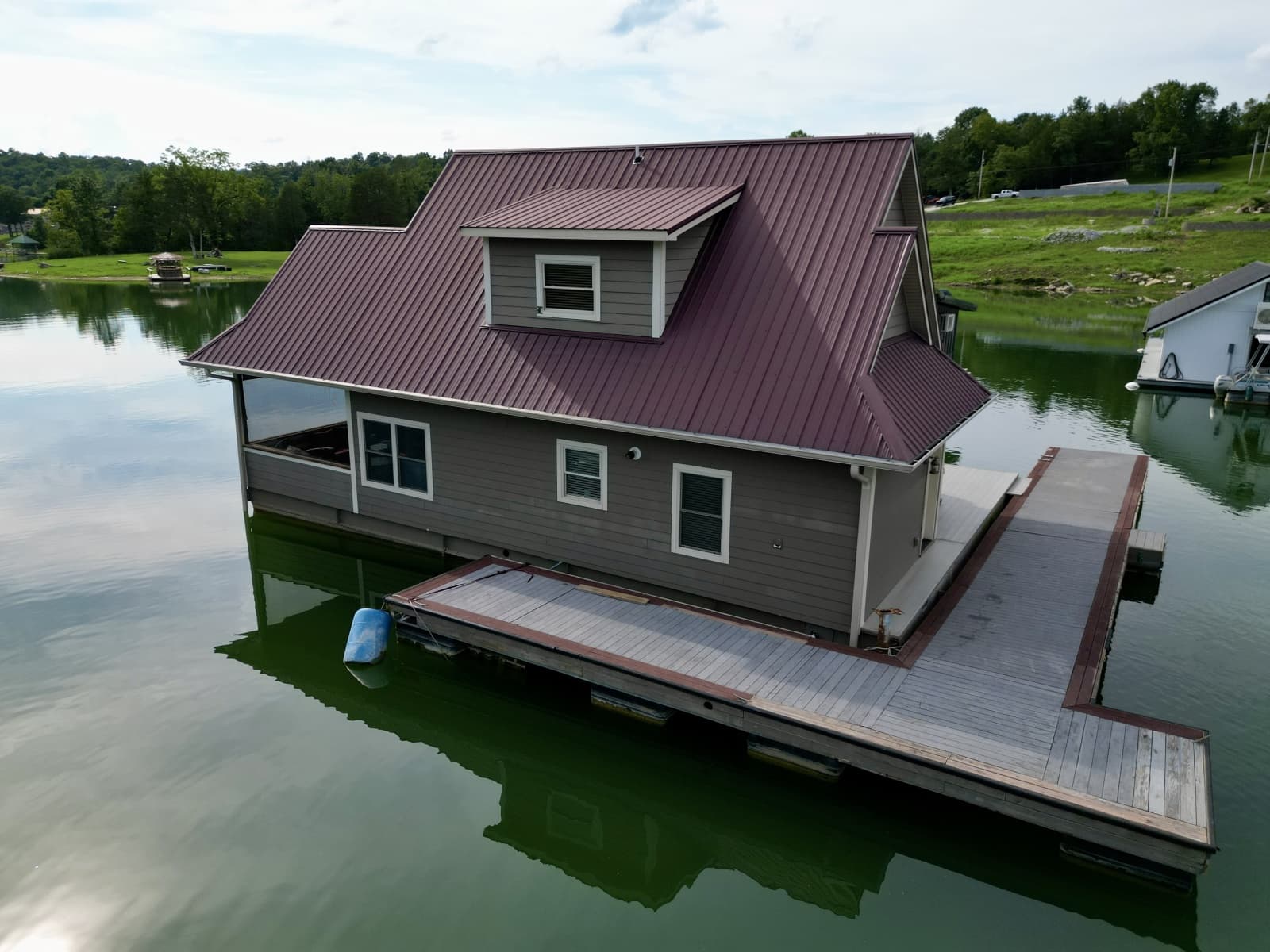 2010 Custom Floating Cabin - Approx 1340sqft - Photo 11