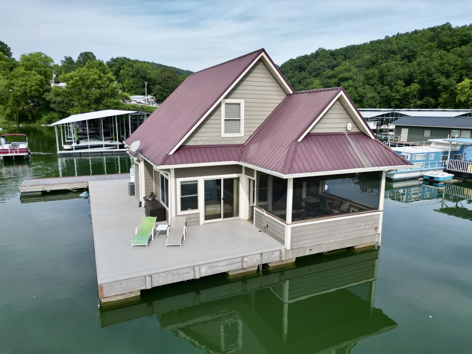 2010 Custom Floating Cabin - Approx 1340sqft - Photo 5
