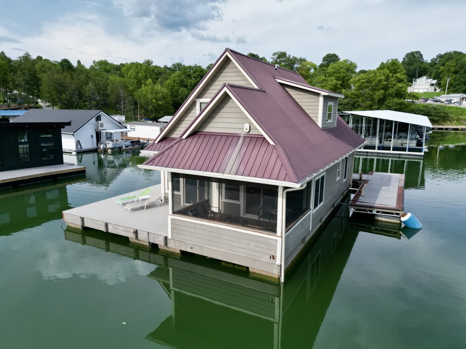 2010 Custom Floating Cabin - Approx 1340sqft - Photo 7