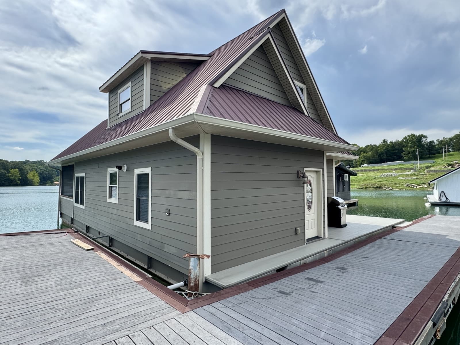 2010 Custom Floating Cabin - Approx 1340sqft - Photo 100