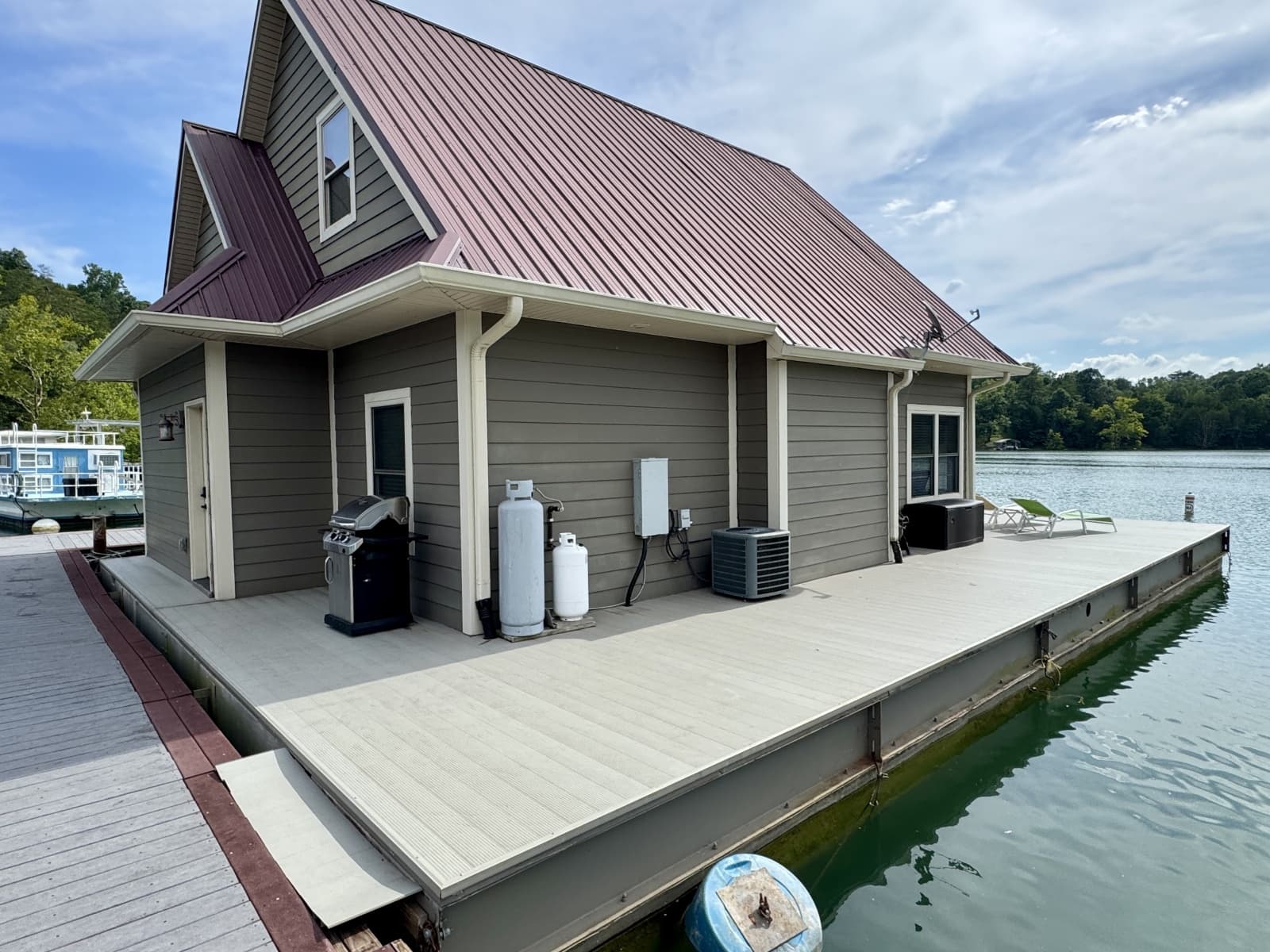2010 Custom Floating Cabin - Approx 1340sqft - Photo 101