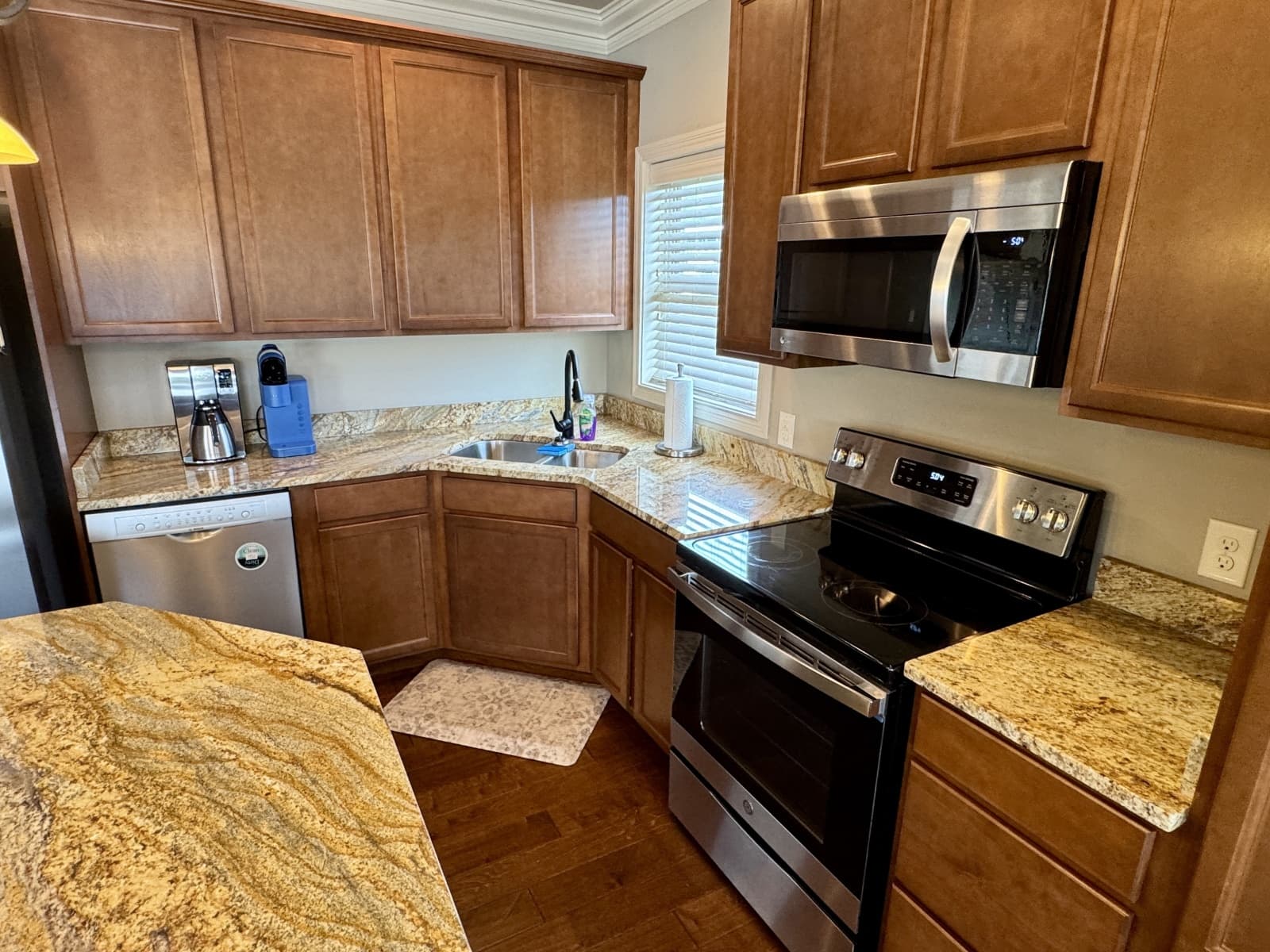 2010 Custom Floating Cabin - Approx 1340sqft - Photo 40