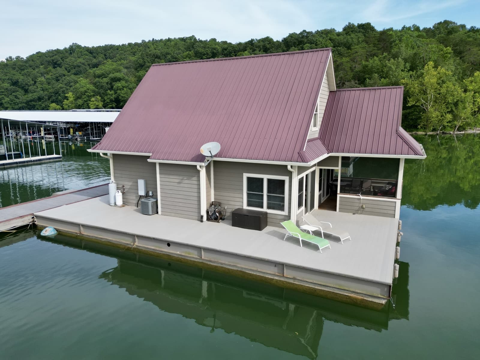 2010 Custom Floating Cabin - Approx 1340sqft - Photo 4